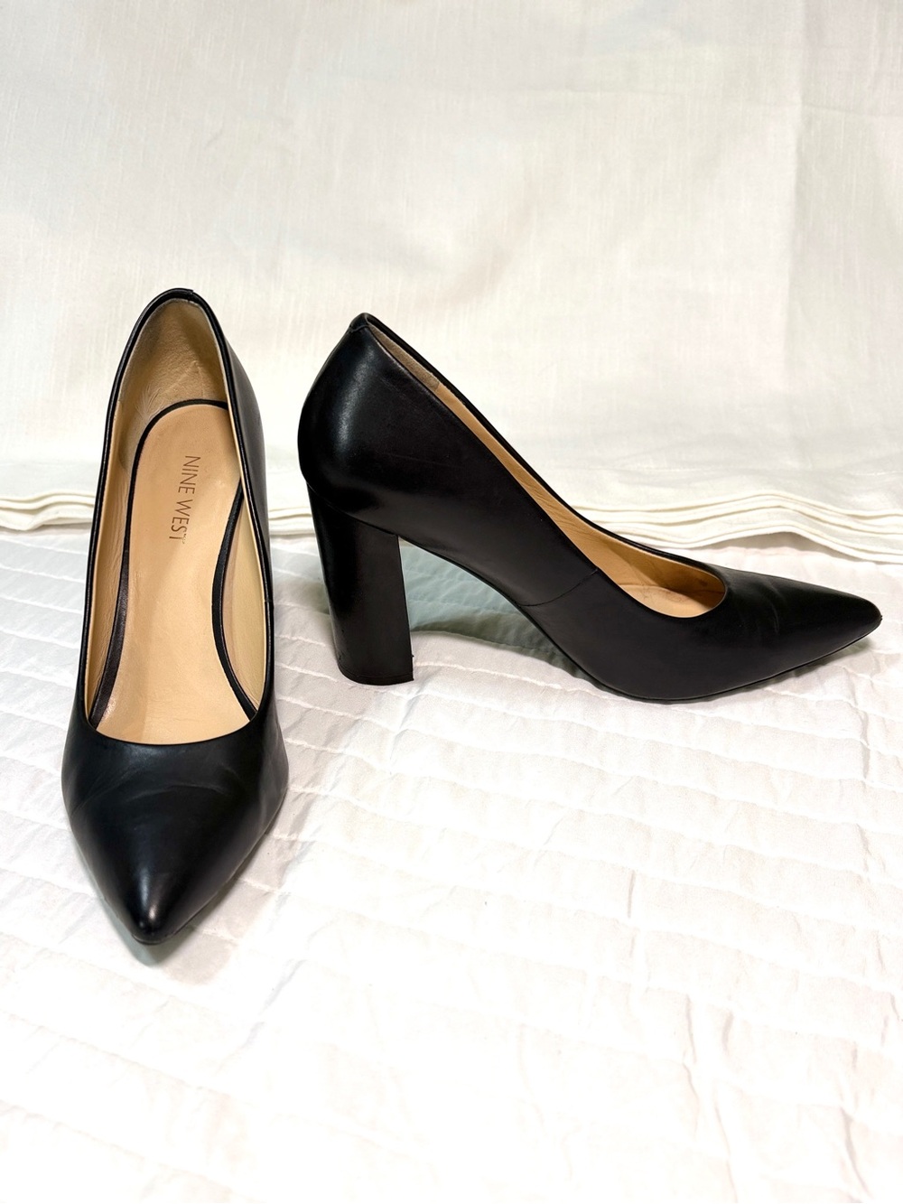 NINE WEST Astoria 9x9 Black Leather Pointed Toe Block Heel Pumps 8M